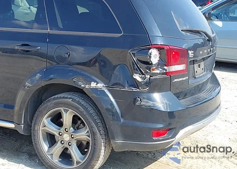 2016 Dodge Journey Crossroad Plus z USA, uszkodzony, nr VIN 3C4PDCGB3GT138639